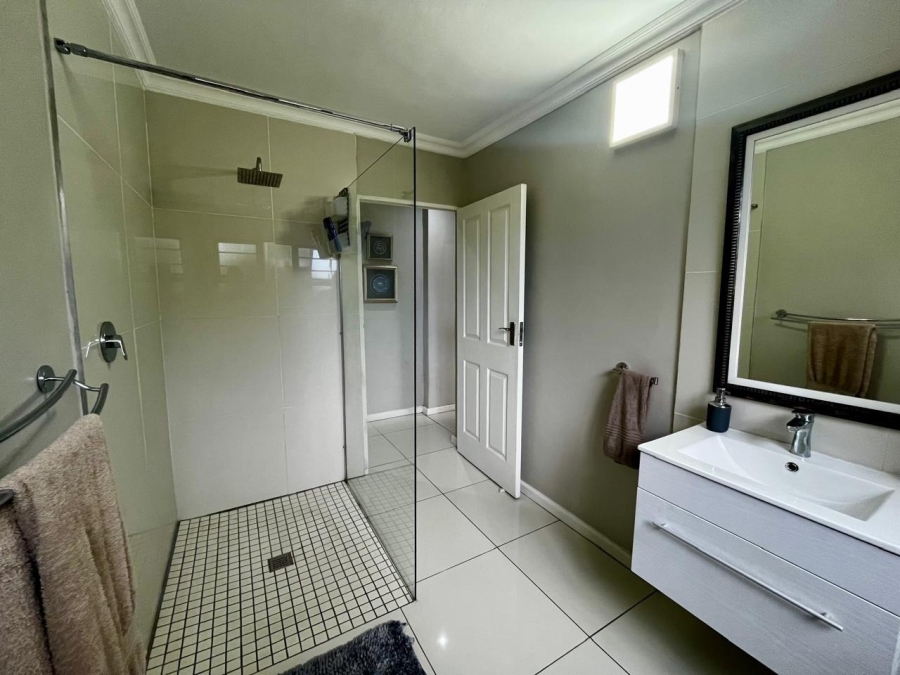 5 Bedroom Property for Sale in Nahoon Eastern Cape